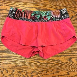 Lululemon Speed Up Short 2.5" in Fuchsia Pink Zen Garden Multi. Size 2